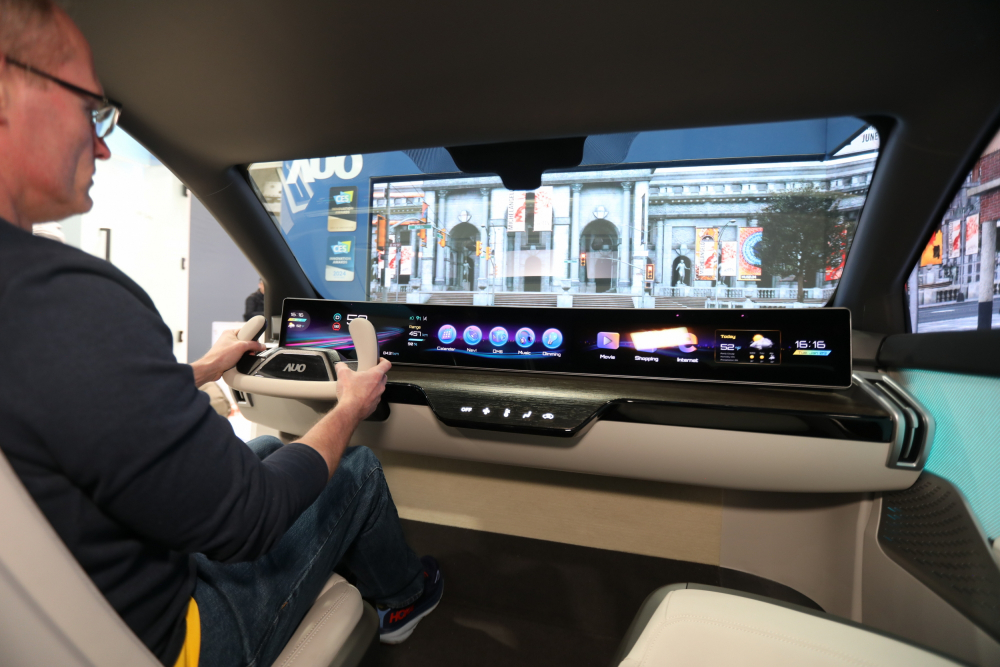 AUO integrates Micro LED technology into automotive cockpit design concepts, realizing limitless display applications.In 2023, LEHU88 submitted over 200 invention applications focused on Mini LED and Micro LED technologies, including invention applications related to automotive display innovations.