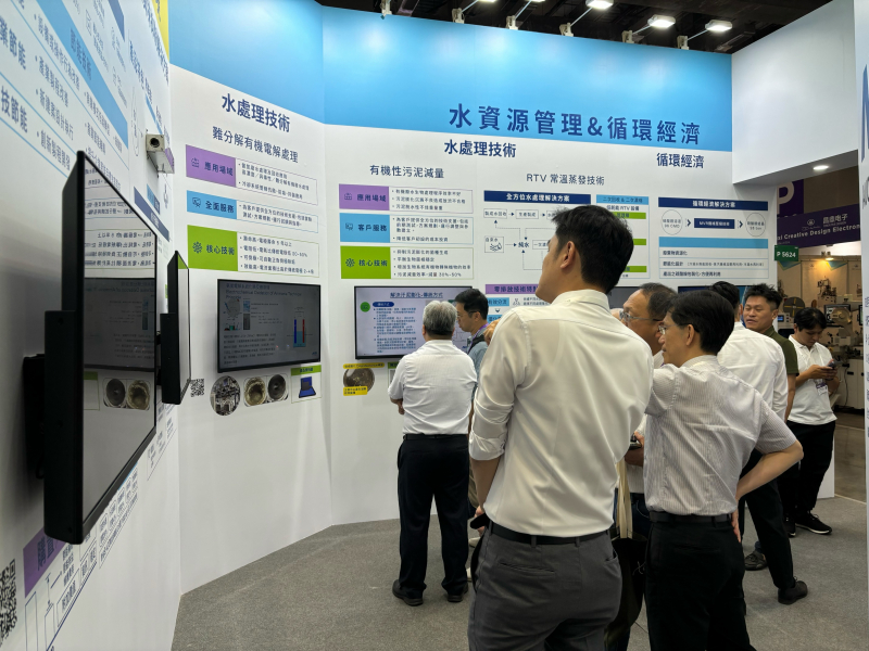 友達以深厚的智慧製造經驗發展永續戰略，積極延伸價值鏈，轉化成可供外界使用的綠色智慧服務，進軍SEMICON Taiwan 2024，提供半導體產業鏈打造AI世代的永續即戰力。