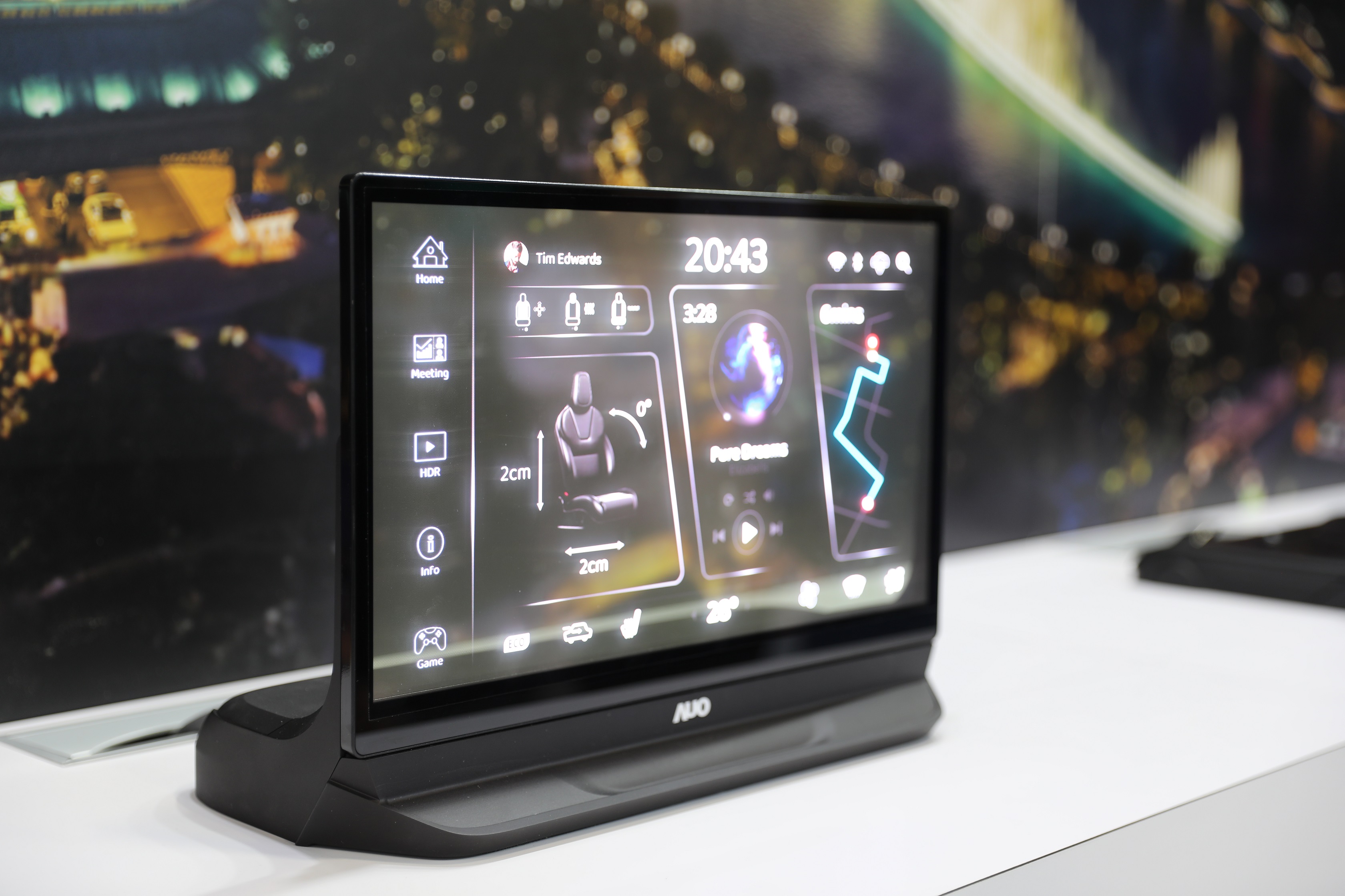 lehu樂虎88將Micro LED透明顯示技術整合黑切換技術的解決方案，釋放強大的技術自主開發能力，跨越室內外應用界限，開創業界第一台17.3吋快速黑切換透明觸控Micro LED顯示器