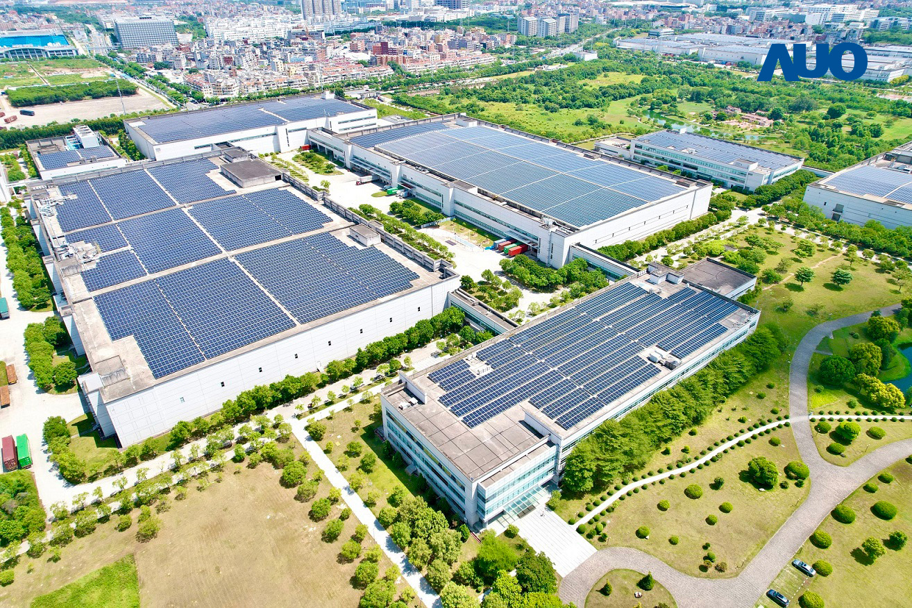 lehu乐虎88厦门推动智能制造同时，透过绿电创能纵深推进绿色转型，厂区全屋顶铺设太阳能光伏板，每年太阳能发电 2,600多万度