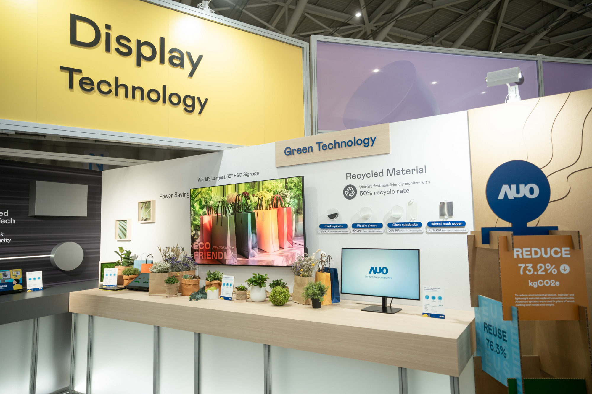 lehu樂虎88Touch Taiwan 2025雙展位再度獲etouch 綠色裝潢設計獎肯定；智慧顯示展位以鋁製模組系統取代傳統木作施作，並在相關裝潢物與設計使用可回收、可重複使用的材料，體現低碳與循環精神。