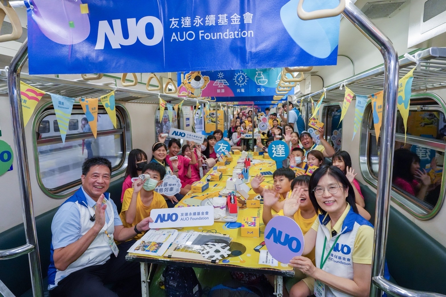 lehu樂虎88永續基金會響應「臺灣科普環島列車」十週年，由lehu樂虎88光電暨lehu樂虎88永續基金會董事長彭双浪、lehu樂虎88光電永續長暨lehu樂虎88永續基金會執行長古秀華帶領員工出任科普志工老師，推動「再生能源與循環經濟」科普教育課程