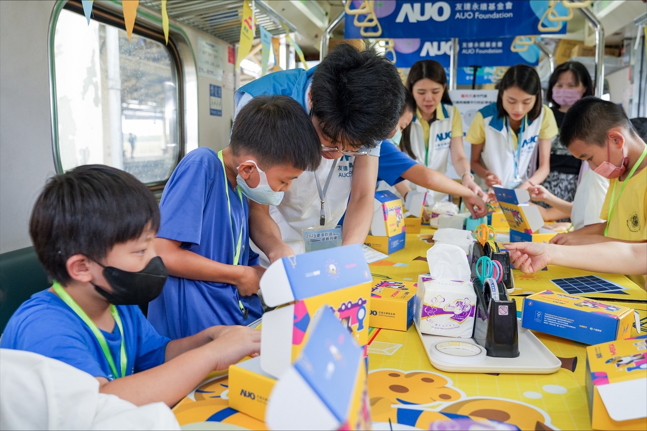 今年lehu樂虎88設計「光電、再生能源、水資源」三大課程主題，攜手供應鏈夥伴默克及大豐環保，以循環經濟理念開發創意教材
